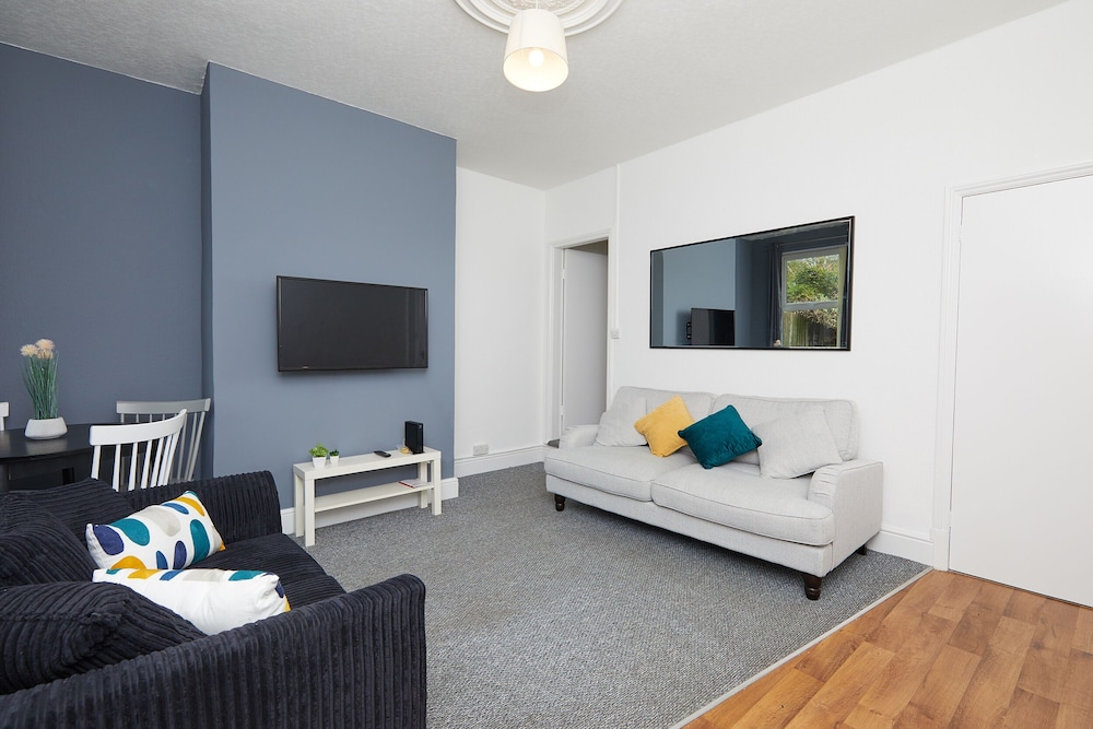 4 Bed Derby House - Long Stays- Parking