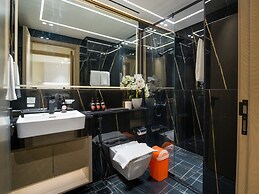 Easygo- Stylish 1bdr Binghatti Corner