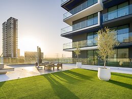 Easygo- Stylish 1bdr Binghatti Corner