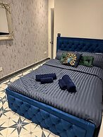 Central Location - Apartment - Sleeps 2 - Parking