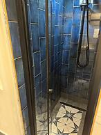 Central Location - Apartment - Sleeps 2 - Parking
