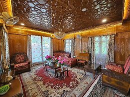 Dilshad Houseboats