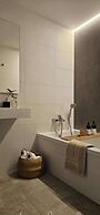 2 Bedrooms - Private Rooftop and Pool - Parking