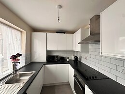 2 Bedroom Apartment-sleeps 6-parking-wifi
