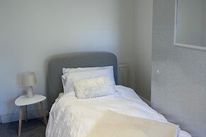 2bed Sleeps 3 - Central, Near Train Station, Wifi