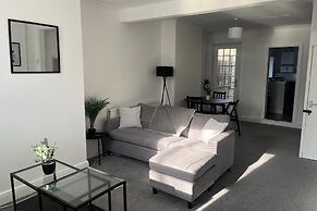 2bed Sleeps 3 - Central, Near Train Station, Wifi