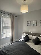2bed Sleeps 3 - Central, Near Train Station, Wifi