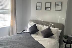 2bed Sleeps 3 - Central, Near Train Station, Wifi