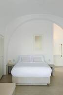 Hommage Suites With Caldera View & Hot tub