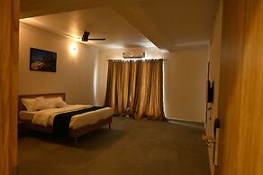 Neer By Monarch Stays.