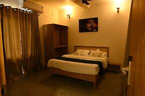 Neer By Monarch Stays.