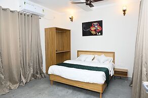 Neer By Monarch Stays.