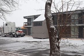 Fort York Motel