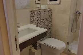 Large Studio/family Apartment