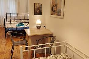 Large Studio/family Apartment