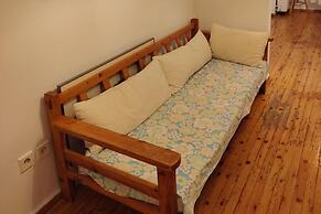 Large Studio/family Apartment
