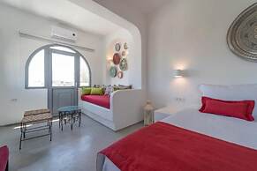 Black Coast Hotel Santorini