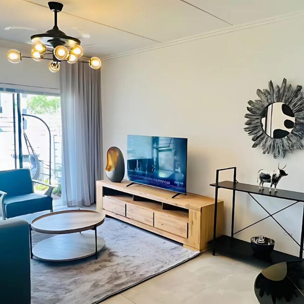 The Henlee Apartment Tocara