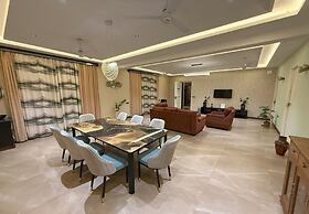 The Serene Shores - Luxury Private Villa