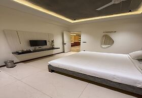 The Serene Shores - Luxury Private Villa