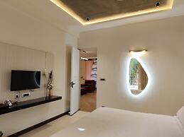 The Serene Shores - Luxury Private Villa