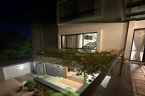 The Serene Shores - Luxury Private Villa