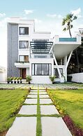 The Serene Shores - Luxury Private Villa