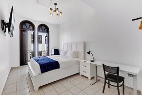 Armas Hotel