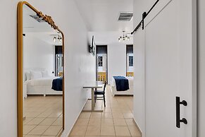 Armas Hotel