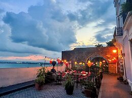 Armas Hotel