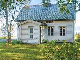 6 Person Holiday Home in Fjortoft