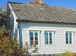 6 Person Holiday Home in Fjortoft