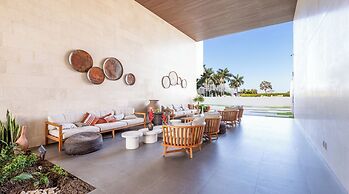 Condo Aria Ocean 614 by Kivoya