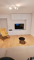 Bright 2 bedrooms flat w parking&balcont