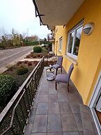 Bright 2 bedrooms flat w parking&balcont