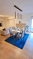 Bright 2 bedrooms flat w parking&balcont