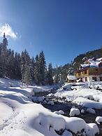 Shiva Valley Riverside Homestay By GRB