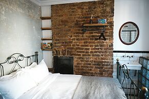 The Doghouse Inn