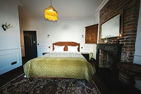 The Doghouse Inn