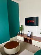 2 Bed Flat - Sleeps 5 - Pets - Parking - Wifi
