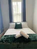 2 Bed Flat - Sleeps 5 - Pets - Parking - Wifi