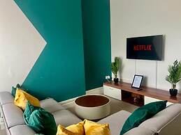 2 Bed Flat - Sleeps 5 - Pets - Parking - Wifi