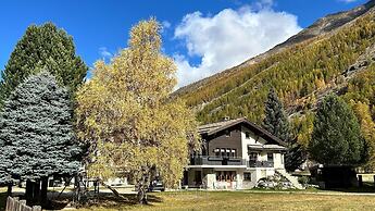 Chalet in Saas Fee Near Ski Slopes