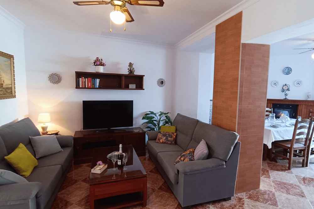 Country House Cuevas Bajas by Genil River