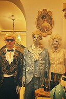 Conacul Coroanei Luxury Boutique