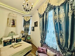 Conacul Coroanei Luxury Boutique