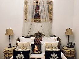 Conacul Coroanei Luxury Boutique