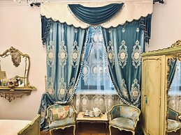 Conacul Coroanei Luxury Boutique