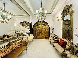 Conacul Coroanei Luxury Boutique