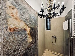 Conacul Coroanei Luxury Boutique